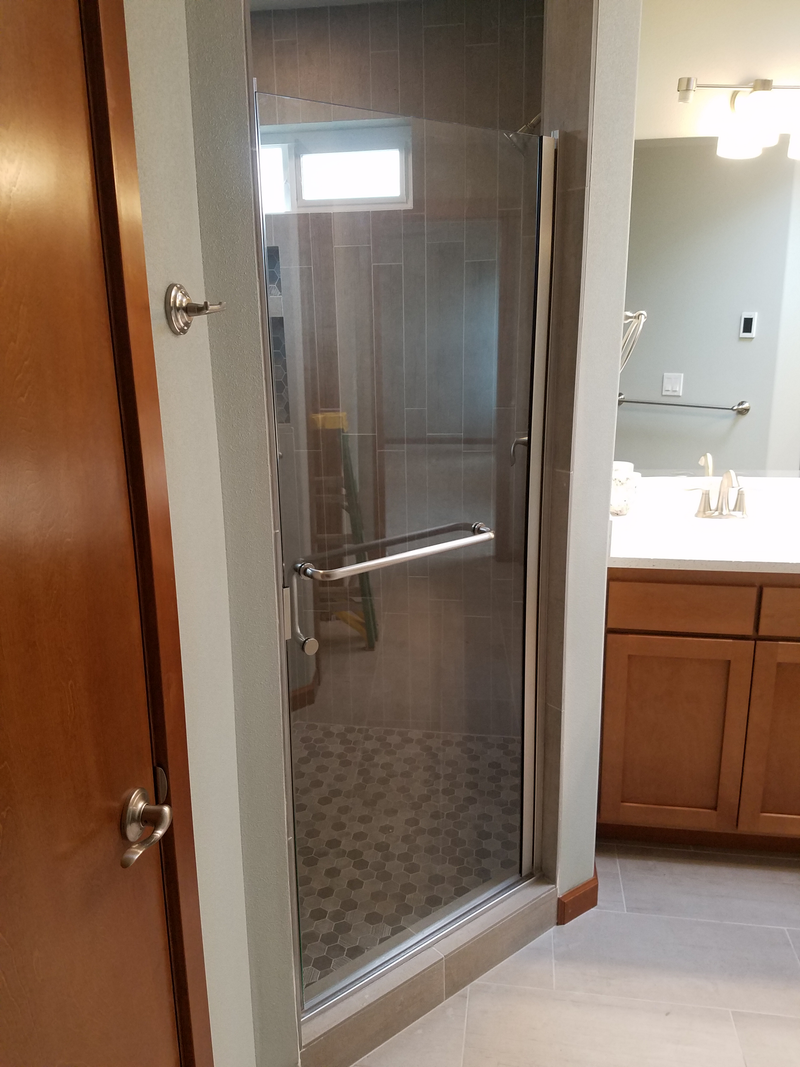 Pretty nice 5' x 5' corner shower